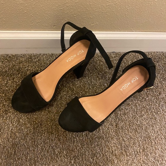 Black Heels - Picture 2 of 4